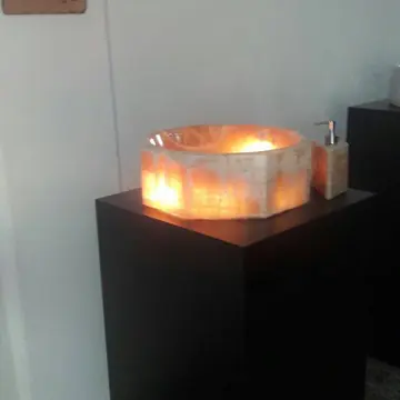Cuba em mármore translúcido iluminada - Marmoraria Ita